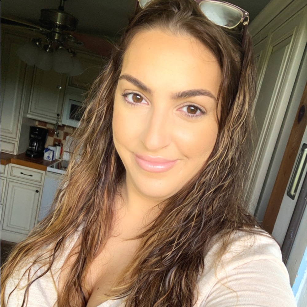 Hi ! My name is Bree! New posher here!